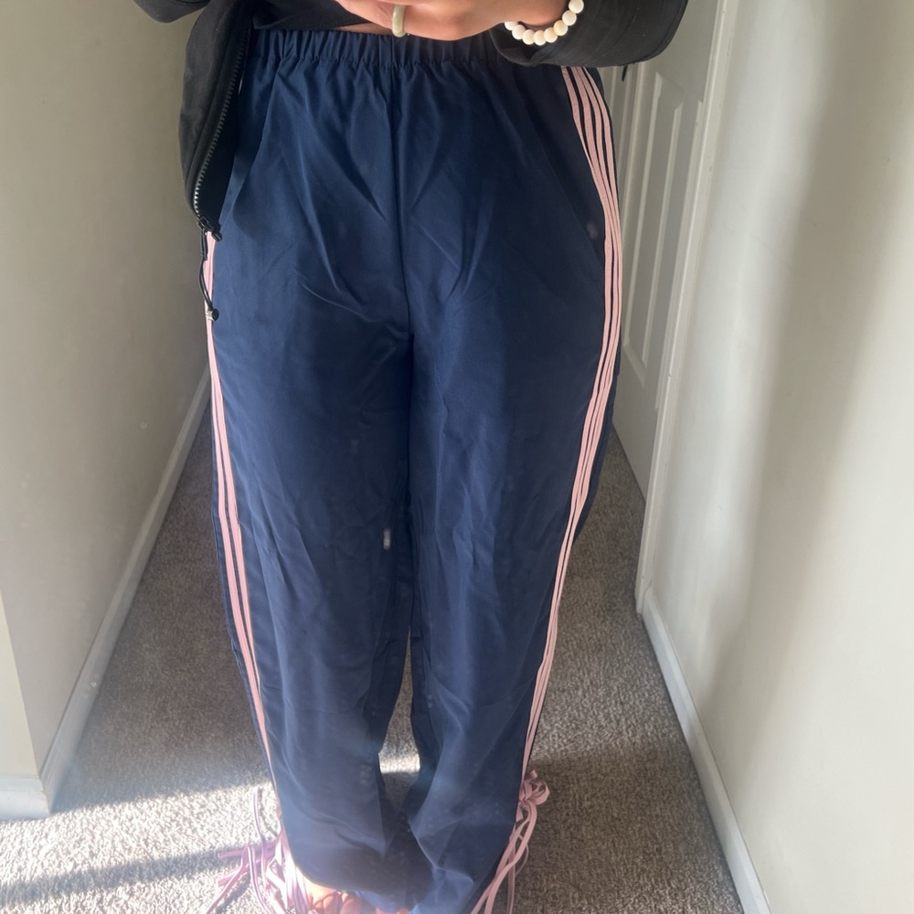 PrettyLittleThing women’s Navy Joggers with Pink bows